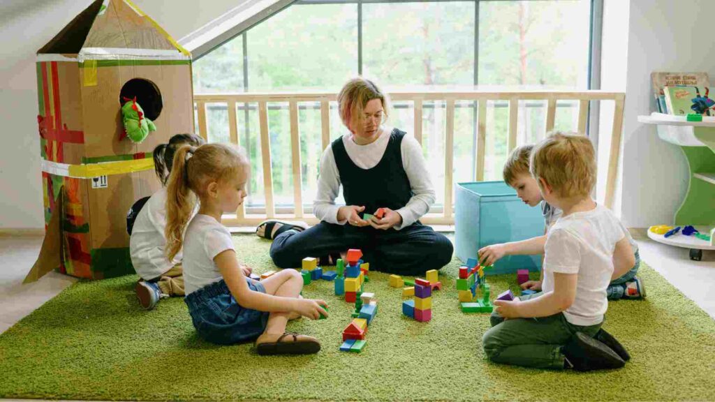 What benefits do Montessori teacher training programs offer?